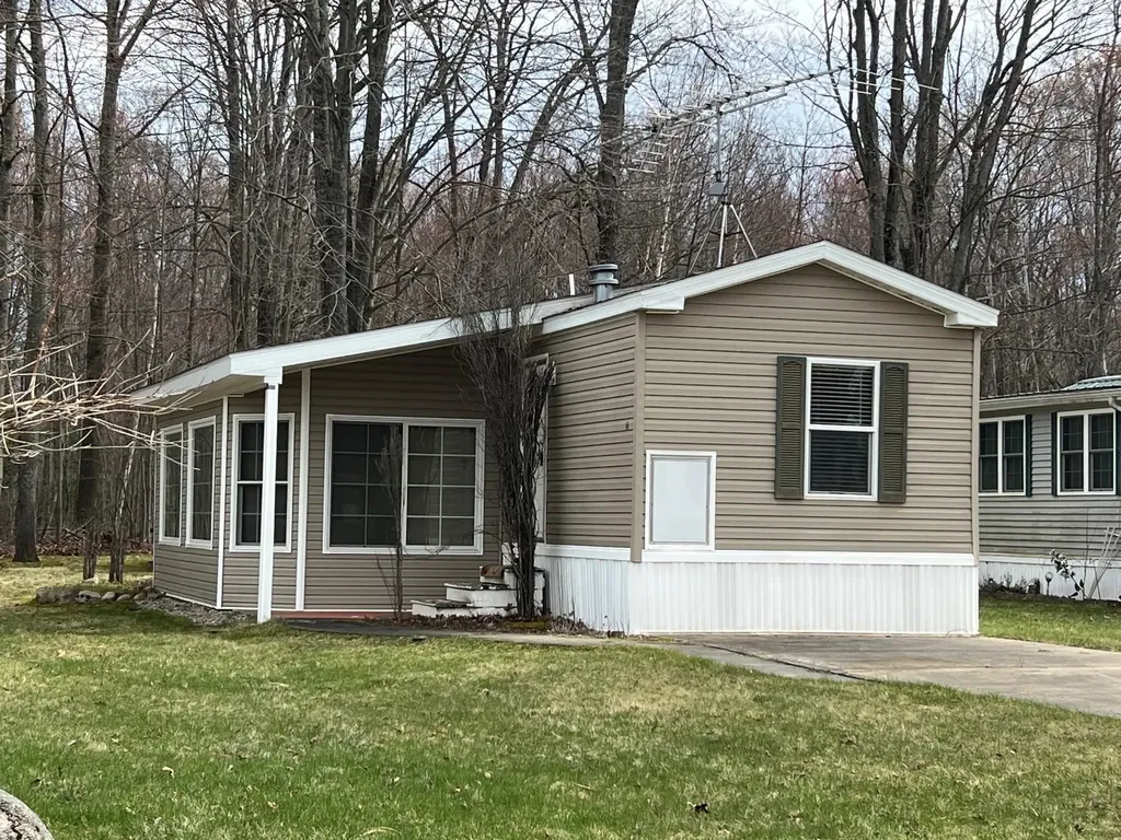 2221 Grass Lake Avenue Freeman Township MI 48632