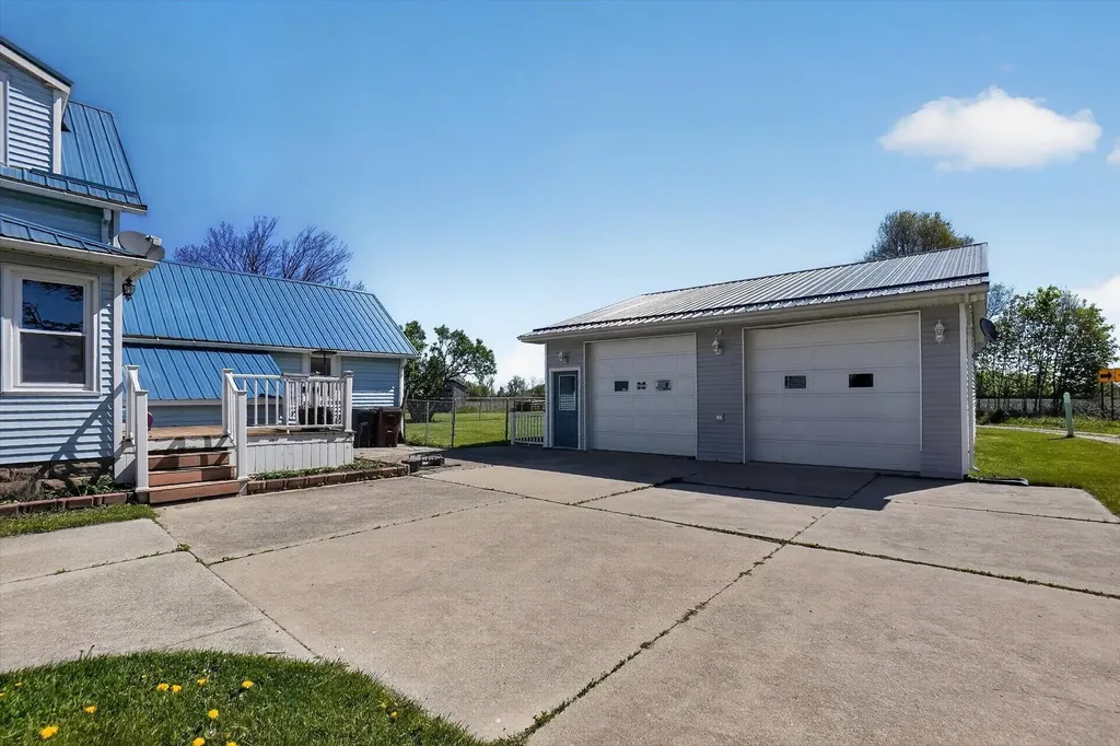 6348 N Pingree Road Seville Township MI 48832
