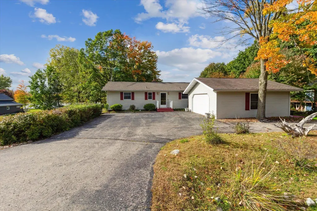 1132 Clubhouse Drive Broomfield Township MI 48893