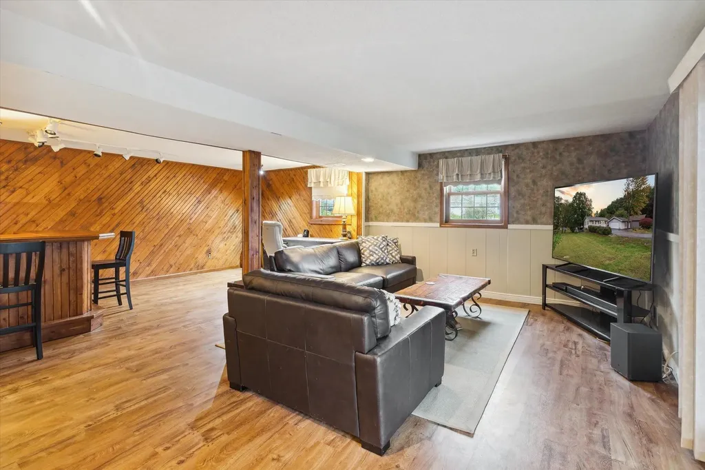 1132 Clubhouse Drive Broomfield Township MI 48893