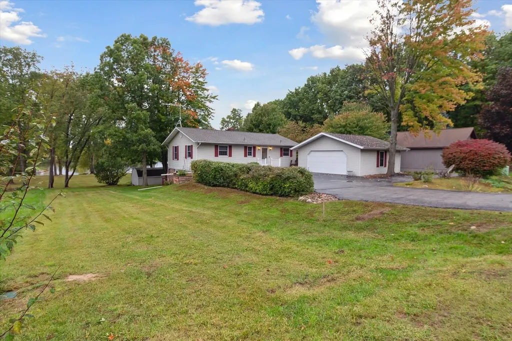 1132 Clubhouse Drive Broomfield Township MI 48893