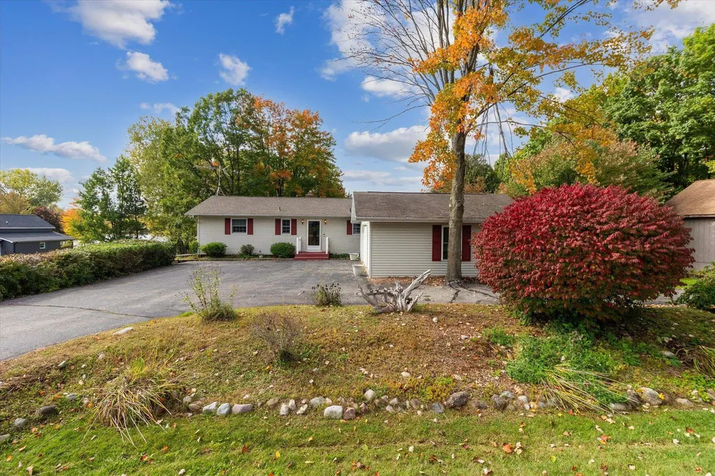 1132 Clubhouse Drive Broomfield Township MI 48893