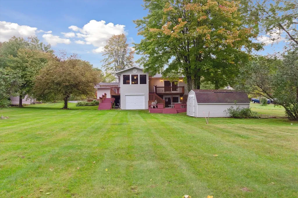 1132 Clubhouse Drive Broomfield Township MI 48893
