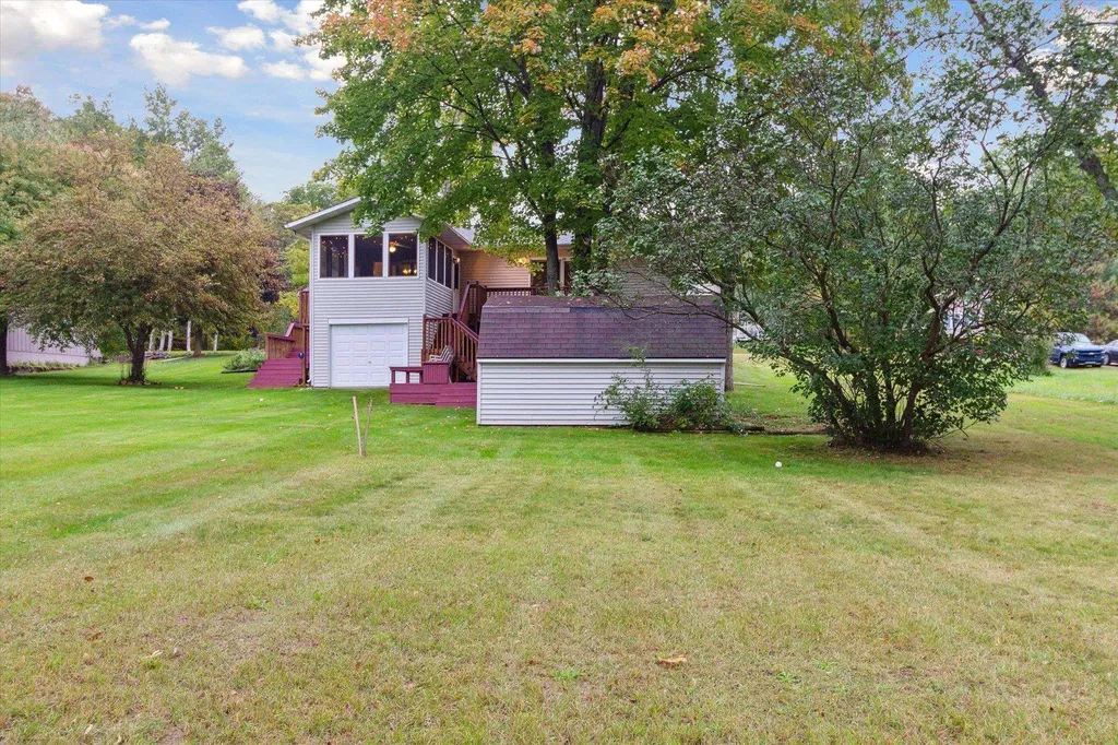 1132 Clubhouse Drive Broomfield Township MI 48893