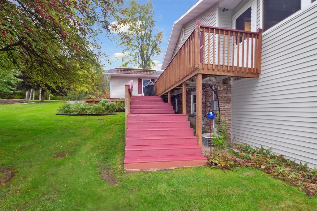 1132 Clubhouse Drive Broomfield Township MI 48893