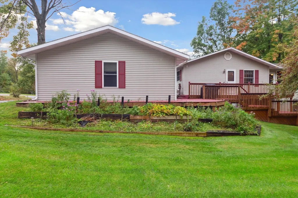 1132 Clubhouse Drive Broomfield Township MI 48893