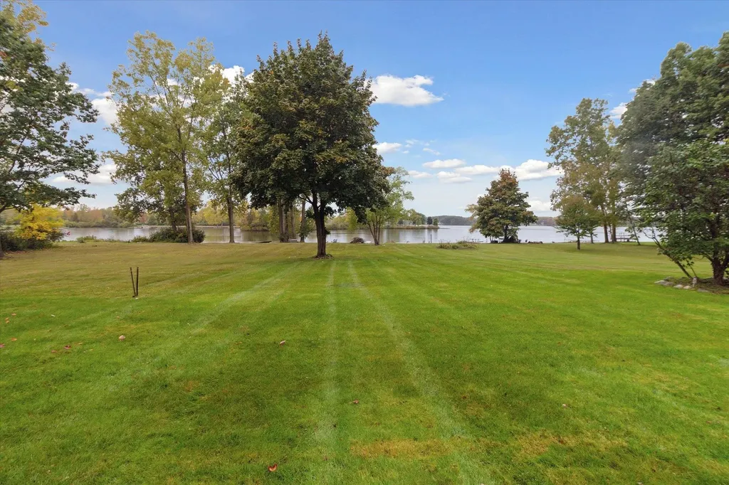 1132 Clubhouse Drive Broomfield Township MI 48893