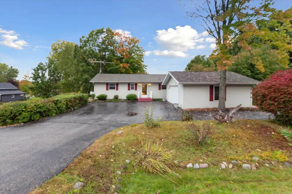 1132 Clubhouse Drive Broomfield Township MI 48893