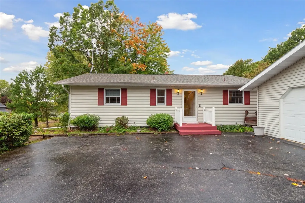 1132 Clubhouse Drive Broomfield Township MI 48893