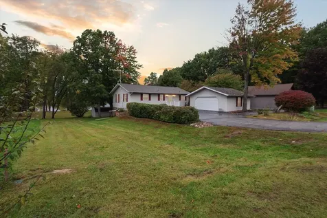1132 Clubhouse Drive Broomfield Township MI 48893
