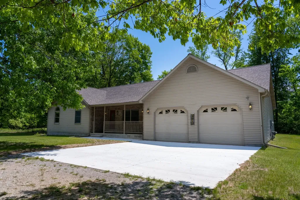 5121 Chip Cove Road Union Charter Township MI 48858
