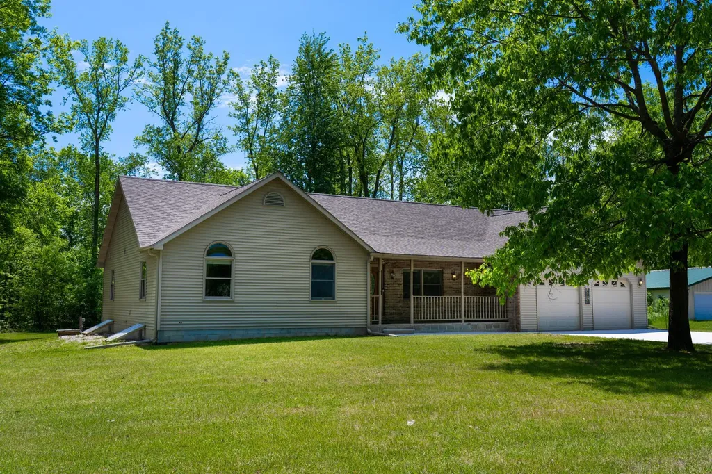 5121 Chip Cove Road Union Charter Township MI 48858
