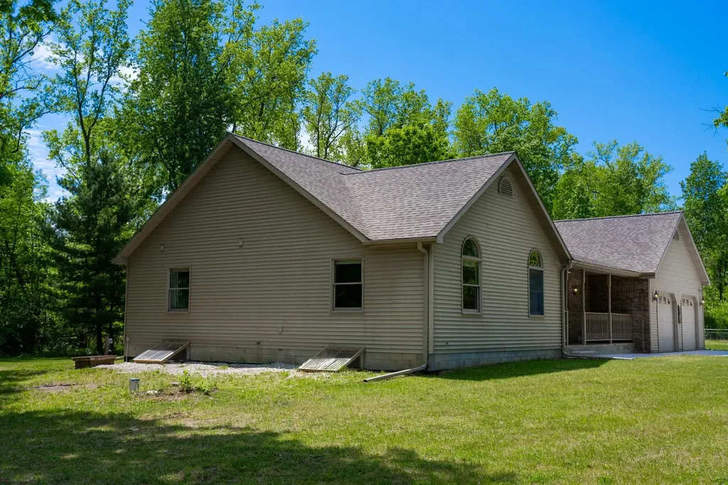 5121 Chip Cove Road Union Charter Township MI 48858