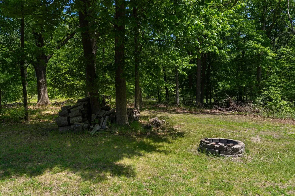 5121 Chip Cove Road Union Charter Township MI 48858