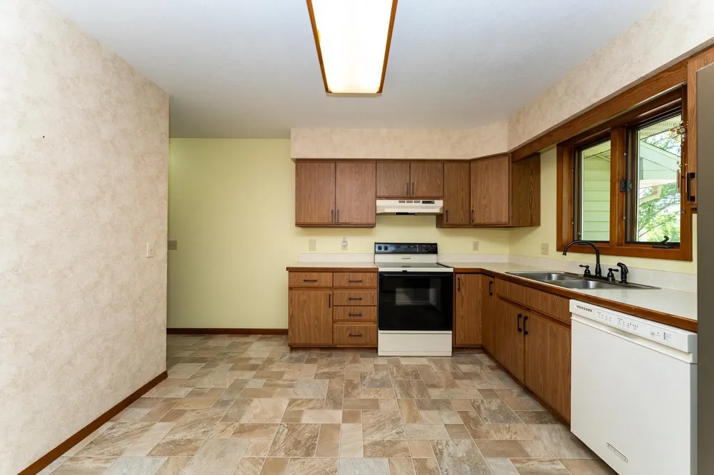 240 Peachwood Lane Mt. Pleasant City MI 48858