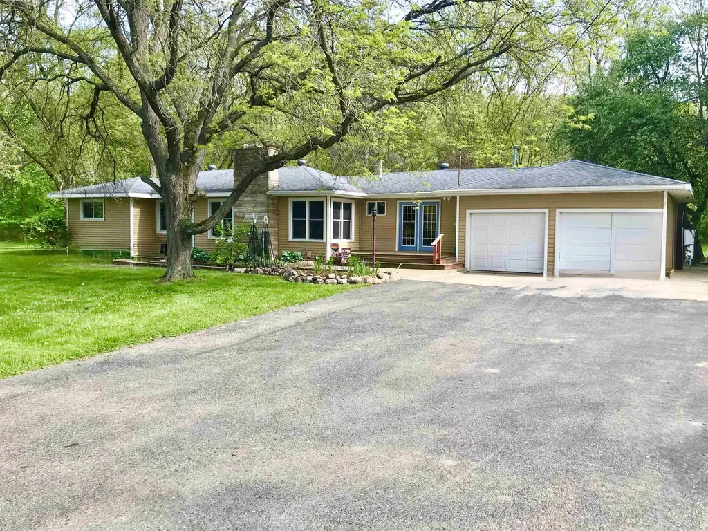 700 & 702 E Remus Road Union Charter Township MI 48858