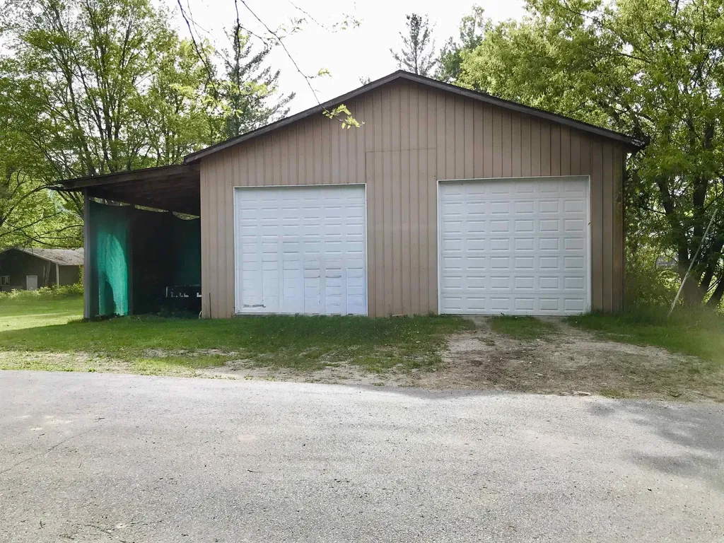 700 & 702 E Remus Road Union Charter Township MI 48858