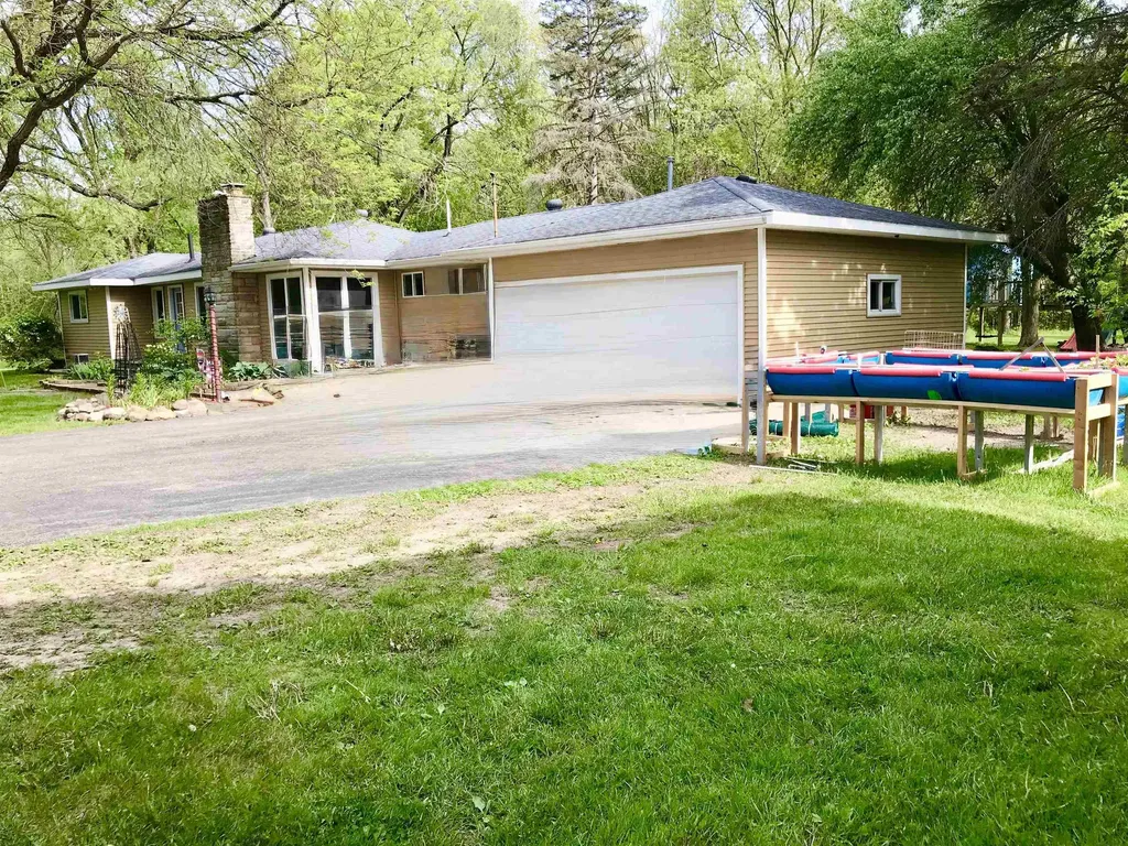 700 & 702 E Remus Road Union Charter Township MI 48858