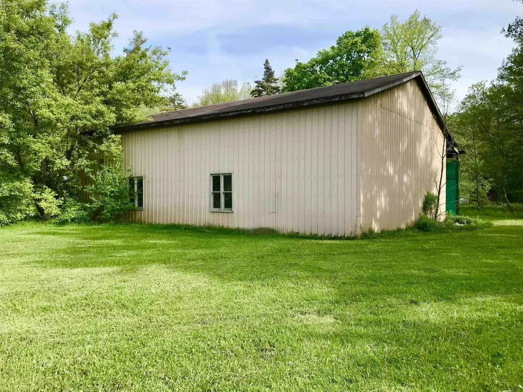 700 & 702 E Remus Road Union Charter Township MI 48858