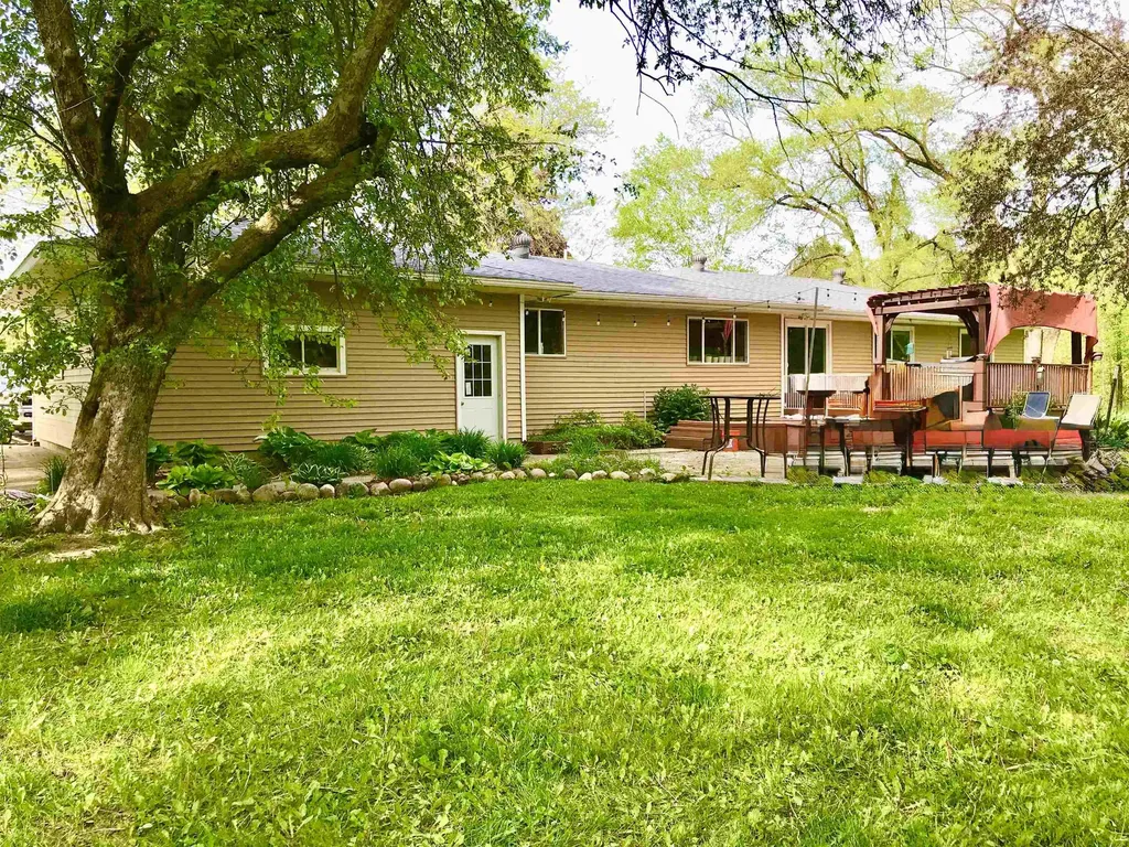 700 & 702 E Remus Road Union Charter Township MI 48858