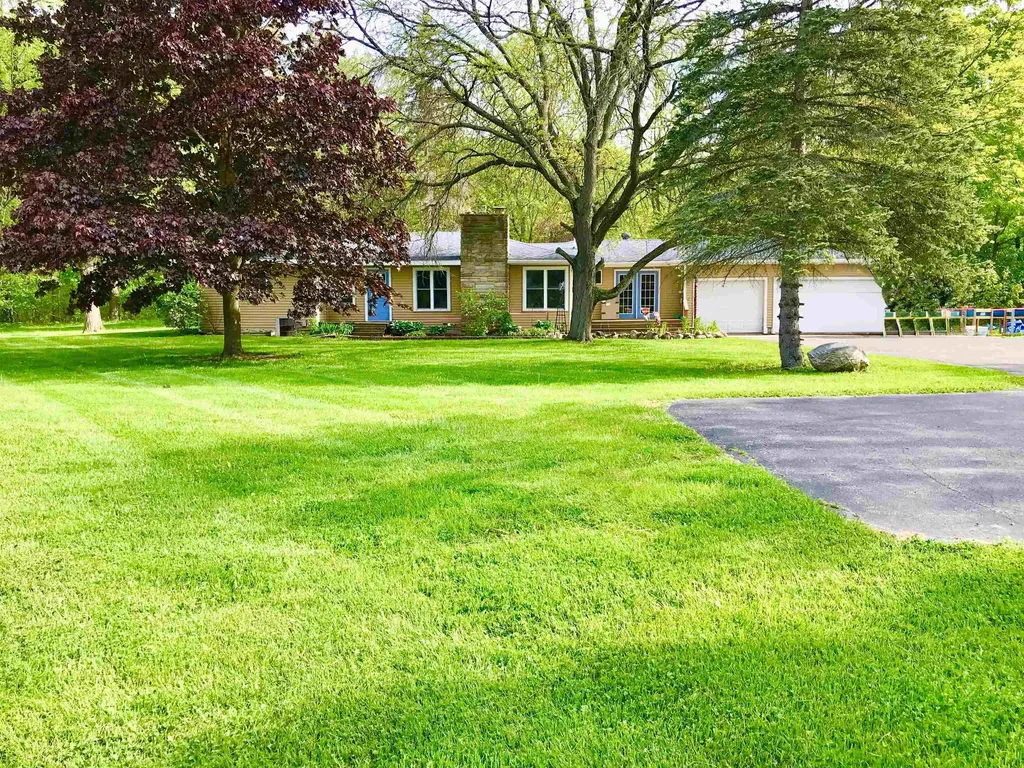 700 & 702 E Remus Road Union Charter Township MI 48858