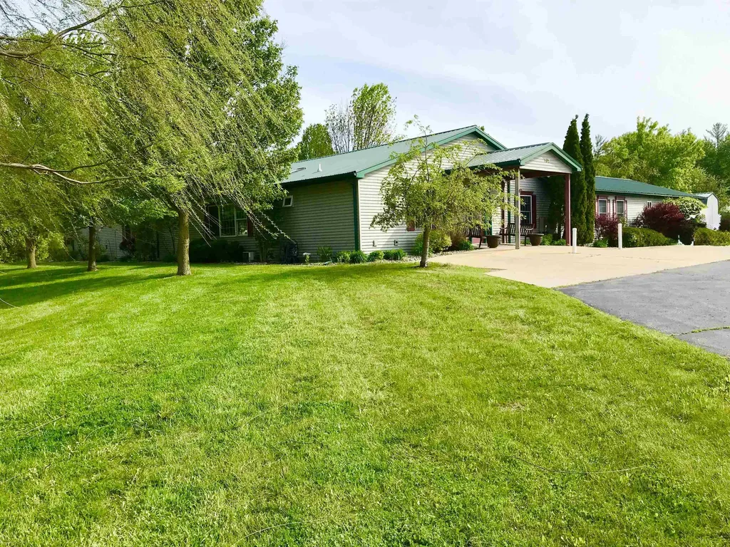700 & 702 E Remus Road Union Charter Township MI 48858