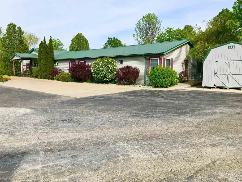 700 & 702 E Remus Road Union Charter Township MI 48858