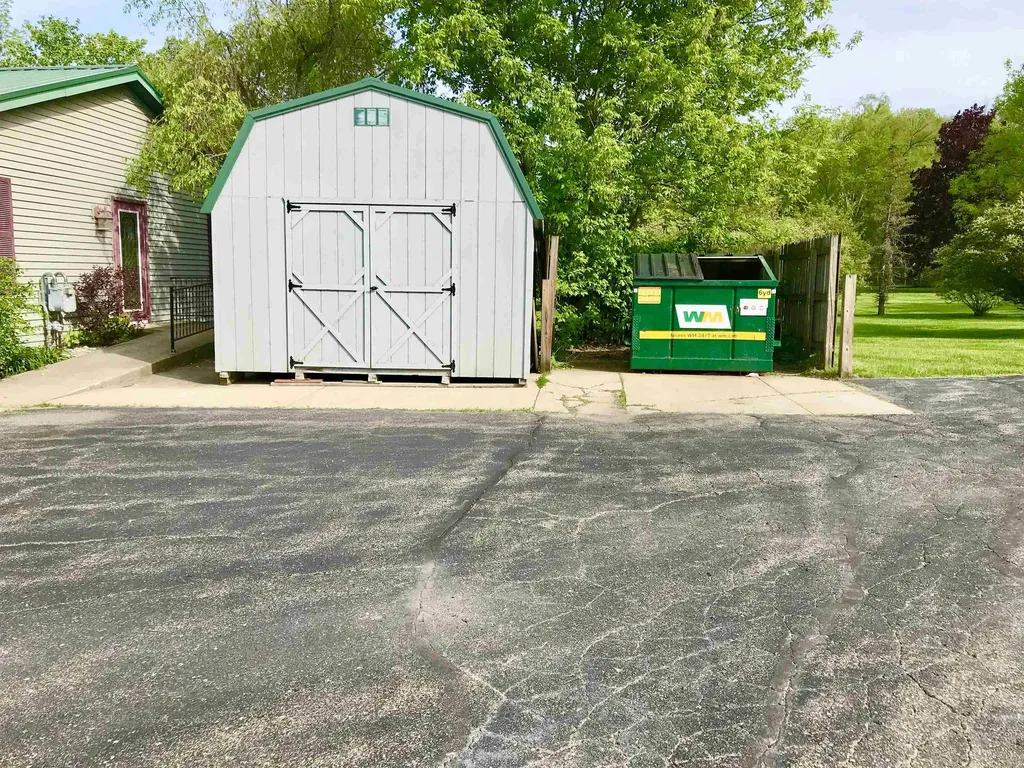700 & 702 E Remus Road Union Charter Township MI 48858