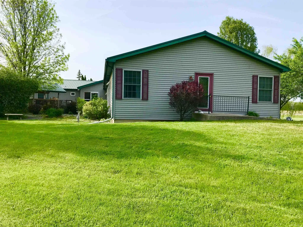 700 & 702 E Remus Road Union Charter Township MI 48858