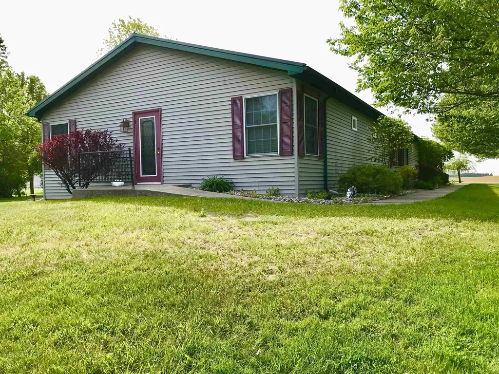 700 & 702 E Remus Road Union Charter Township MI 48858