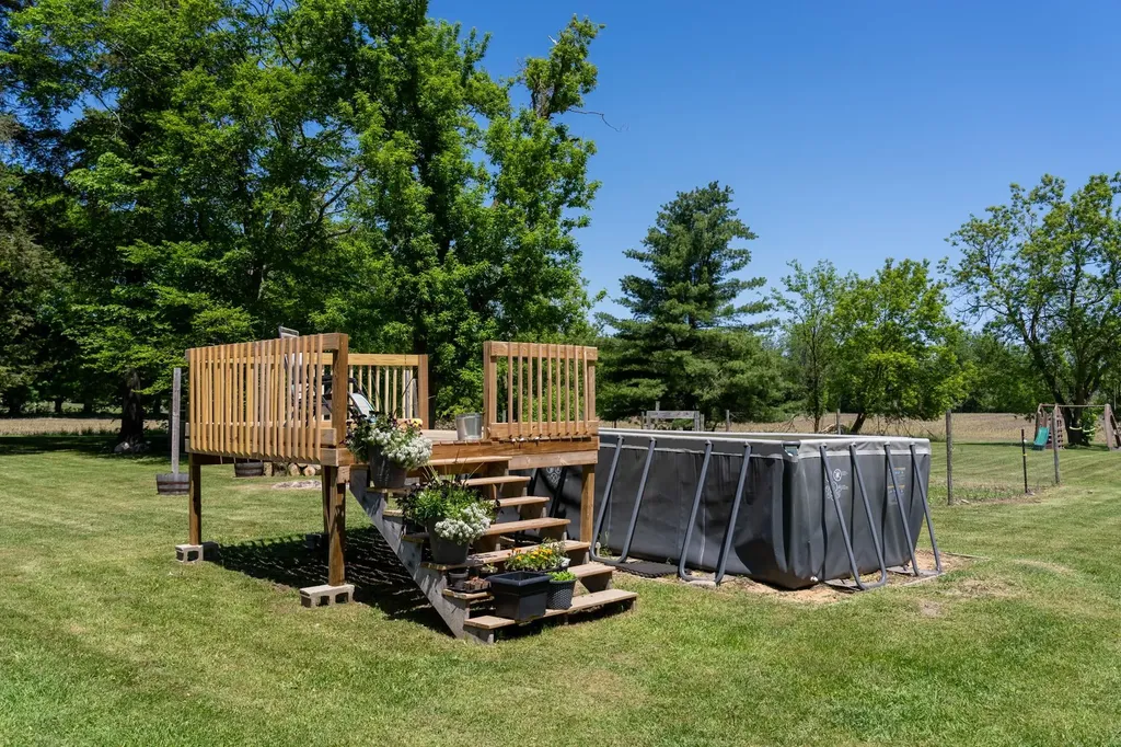 8810 N Vandecar Road Gilmore Township MI 48622