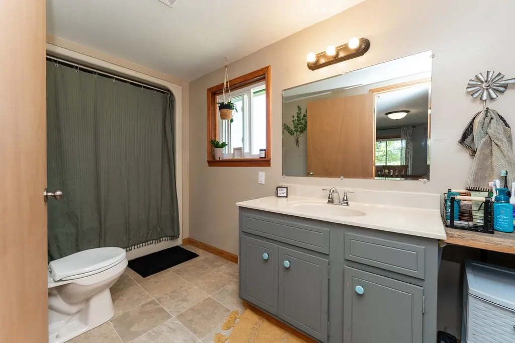 8810 N Vandecar Road Gilmore Township MI 48622