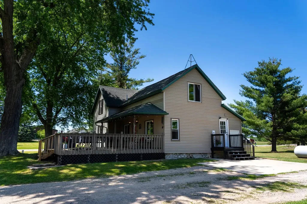 8810 N Vandecar Road Gilmore Township MI 48622