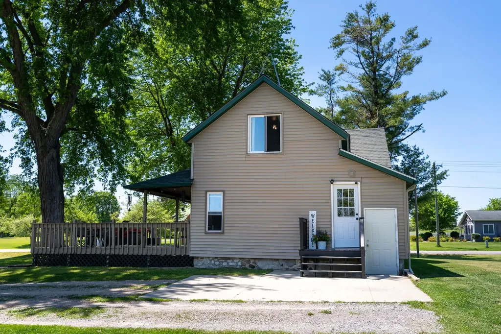 8810 N Vandecar Road Gilmore Township MI 48622