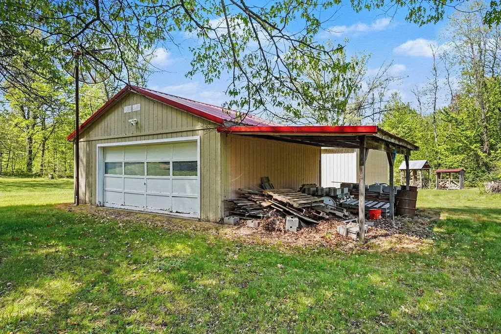1860 S Jackson Avenue Lincoln Township MI 48625