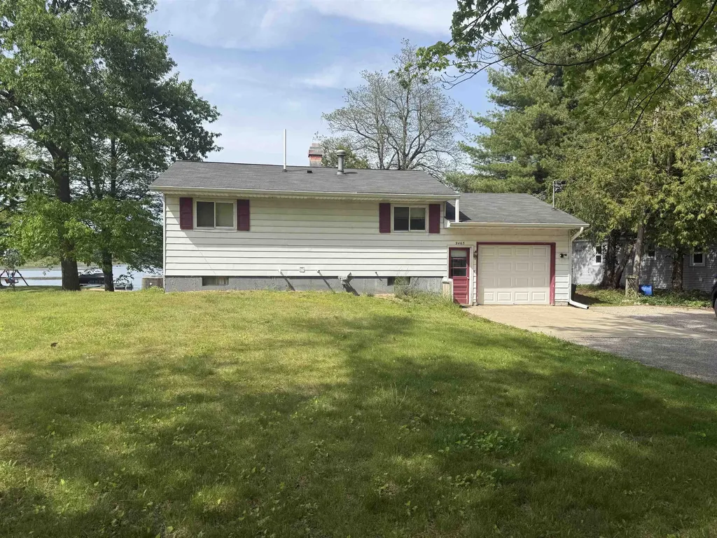 9463 E Colby Road Crystal Township MI 48818