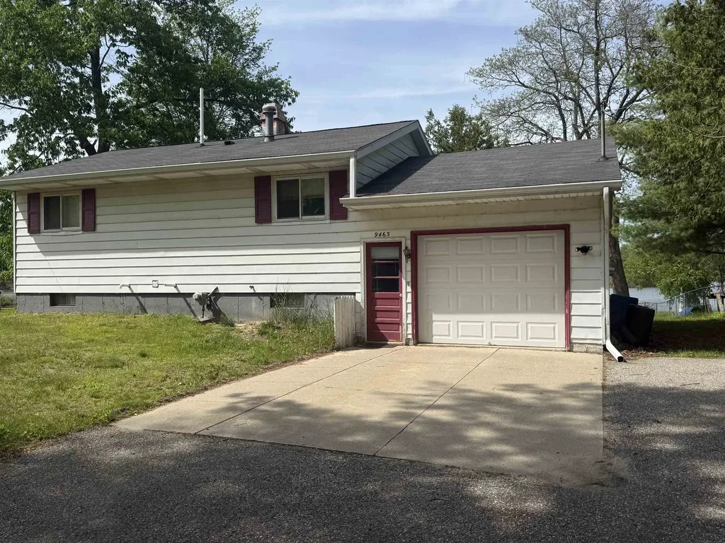 9463 E Colby Road Crystal Township MI 48818