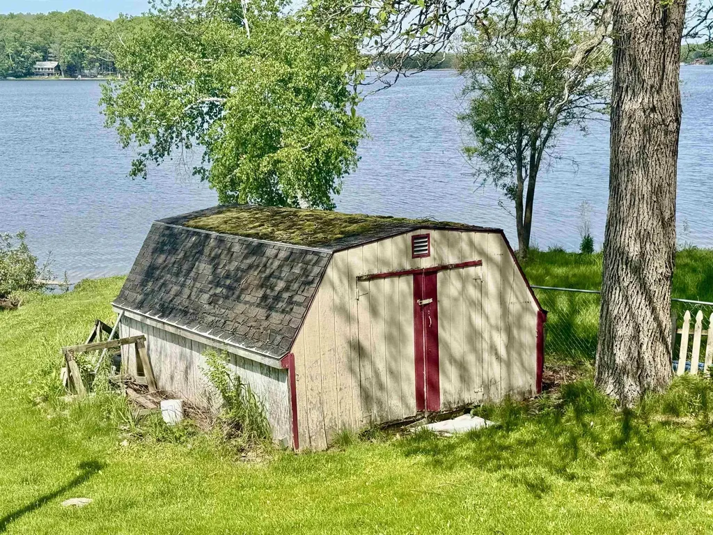 9463 E Colby Road Crystal Township MI 48818