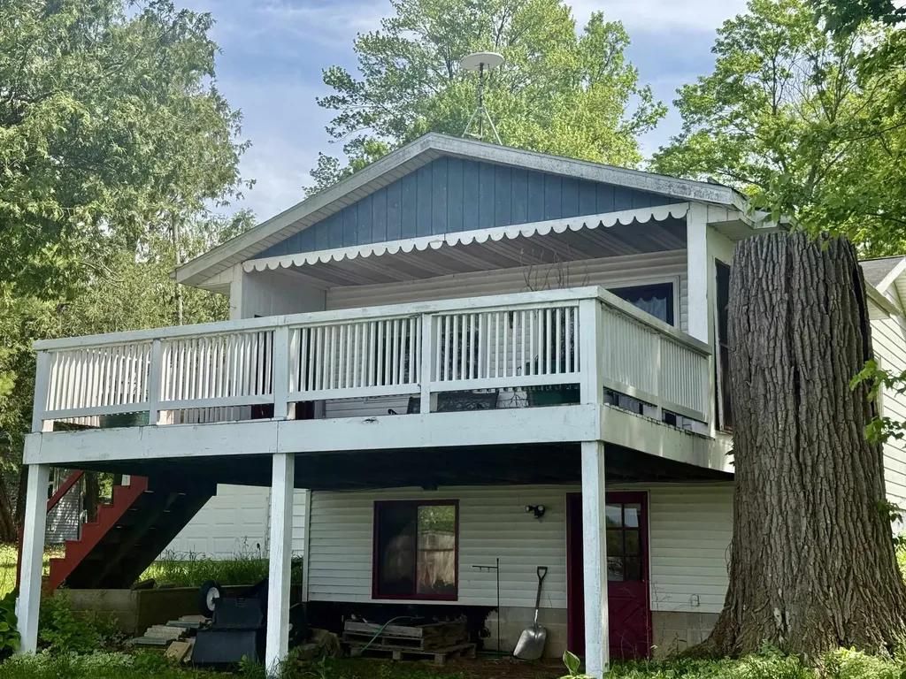 9463 E Colby Road Crystal Township MI 48818