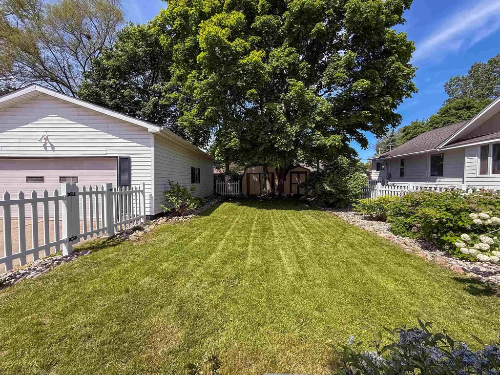 523 Liberty Alma City MI 48801