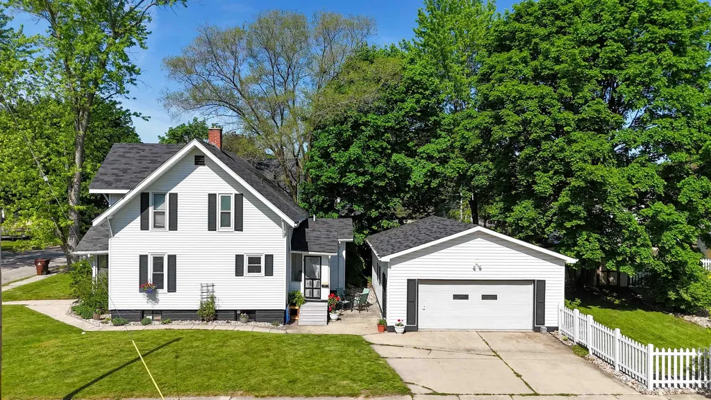 523 Liberty Alma City MI 48801