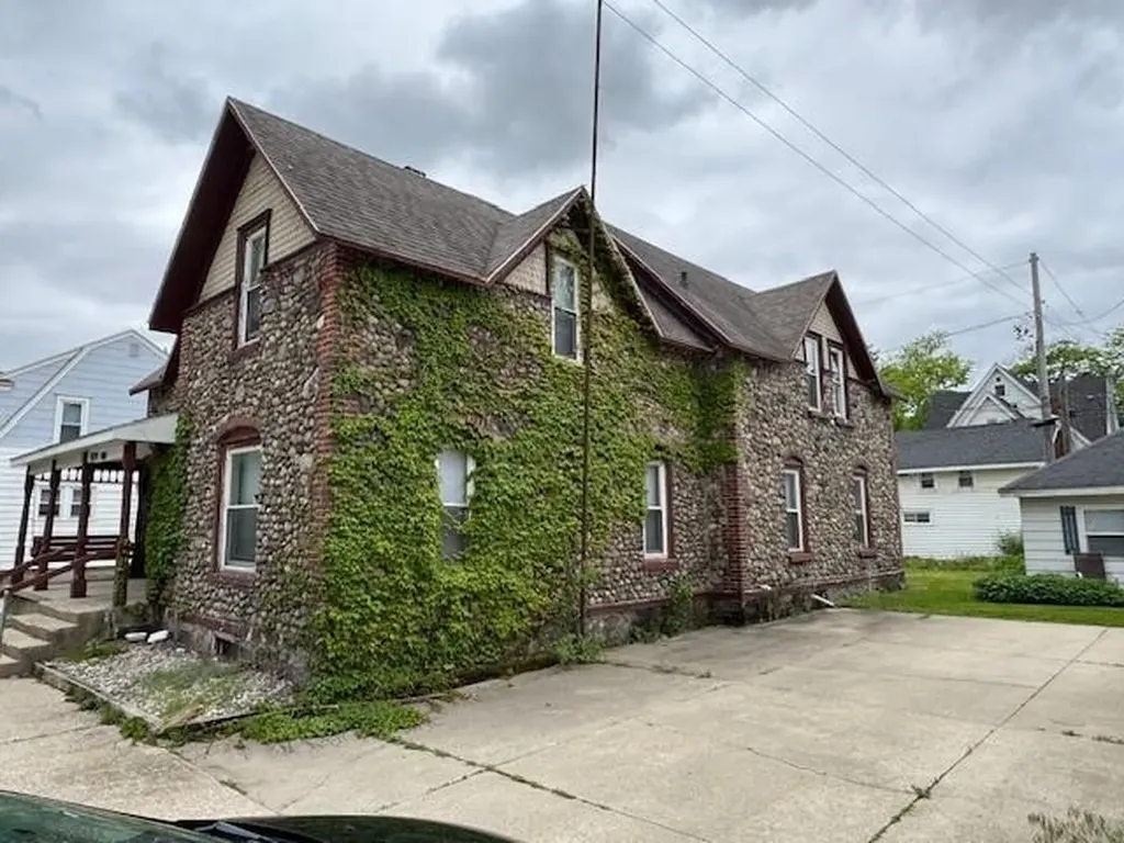 1020 S Lansing Mt. Pleasant City MI 48858