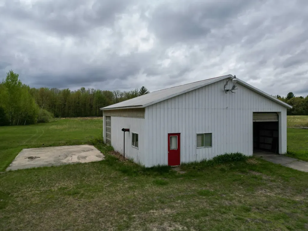 8670 E Pickard Road Chippewa Township MI 48858