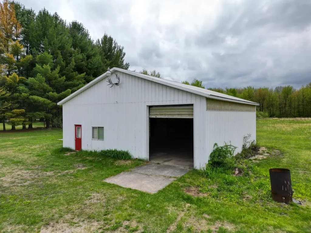 8670 E Pickard Road Chippewa Township MI 48858