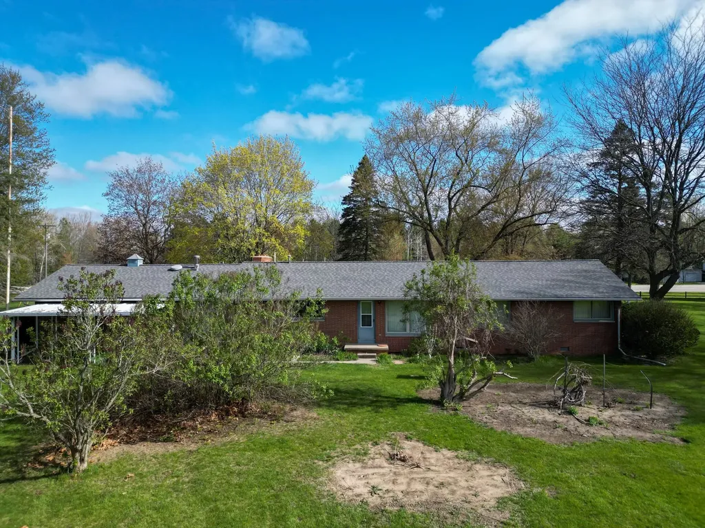 8670 E Pickard Road Chippewa Township MI 48858