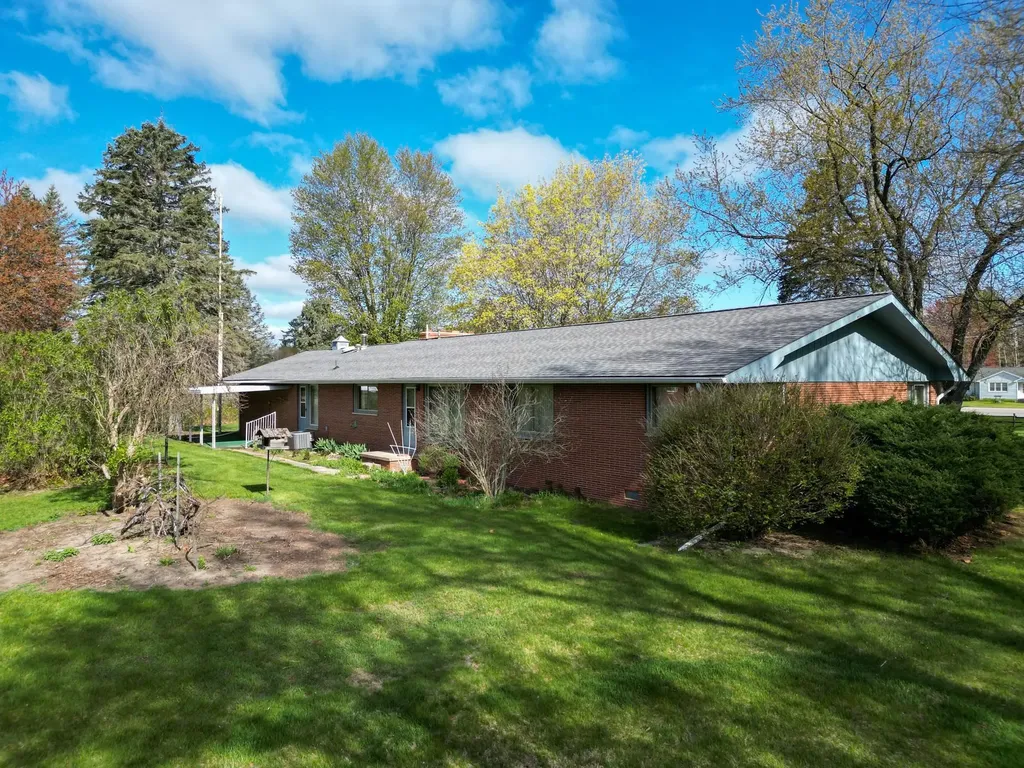 8670 E Pickard Road Chippewa Township MI 48858