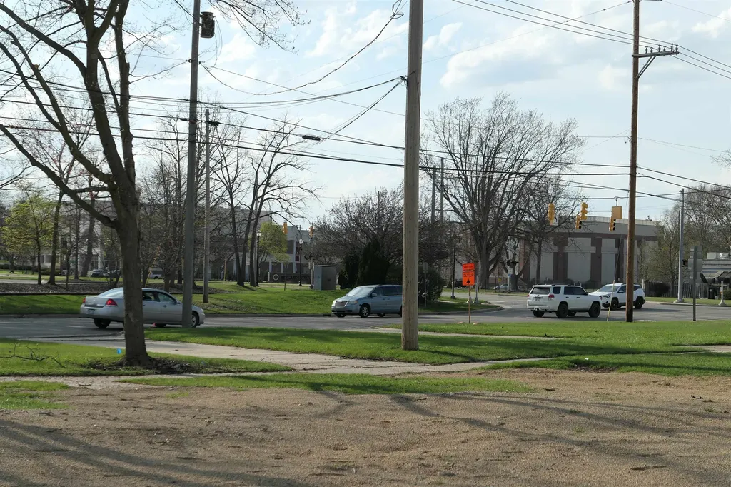 323 W Superior Street Alma City MI 48801