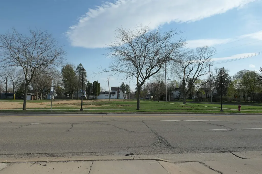323 W Superior Street Alma City MI 48801
