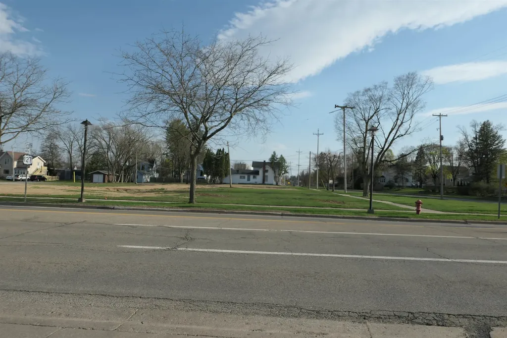 323 W Superior Street Alma City MI 48801