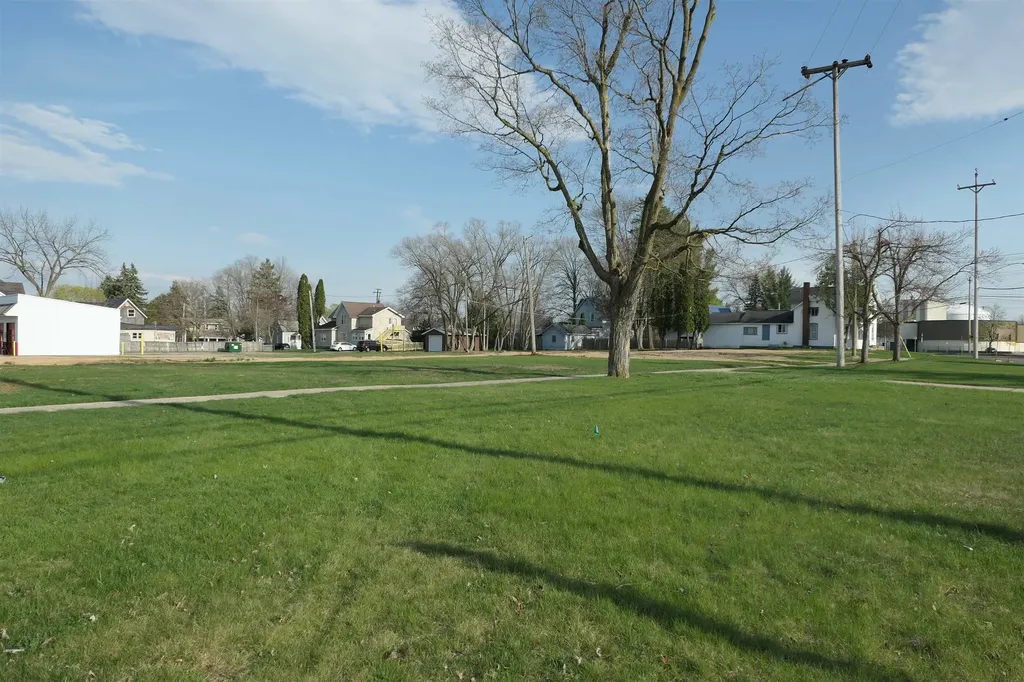323 W Superior Street Alma City MI 48801